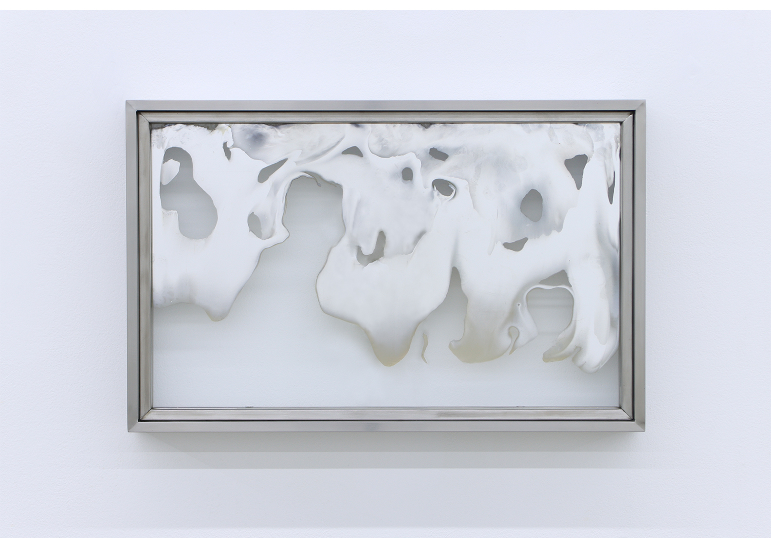 이미륵의 거울 (9)_2023_강화백유리에 은거울용액 반응, 스테인레스 스틸 프레임_48*31*6cm@Mirrors for Mirok Li (9) 2021_Silver glass reaction on tempered transparent glass, stainless steel frame, 48×31×6 cm